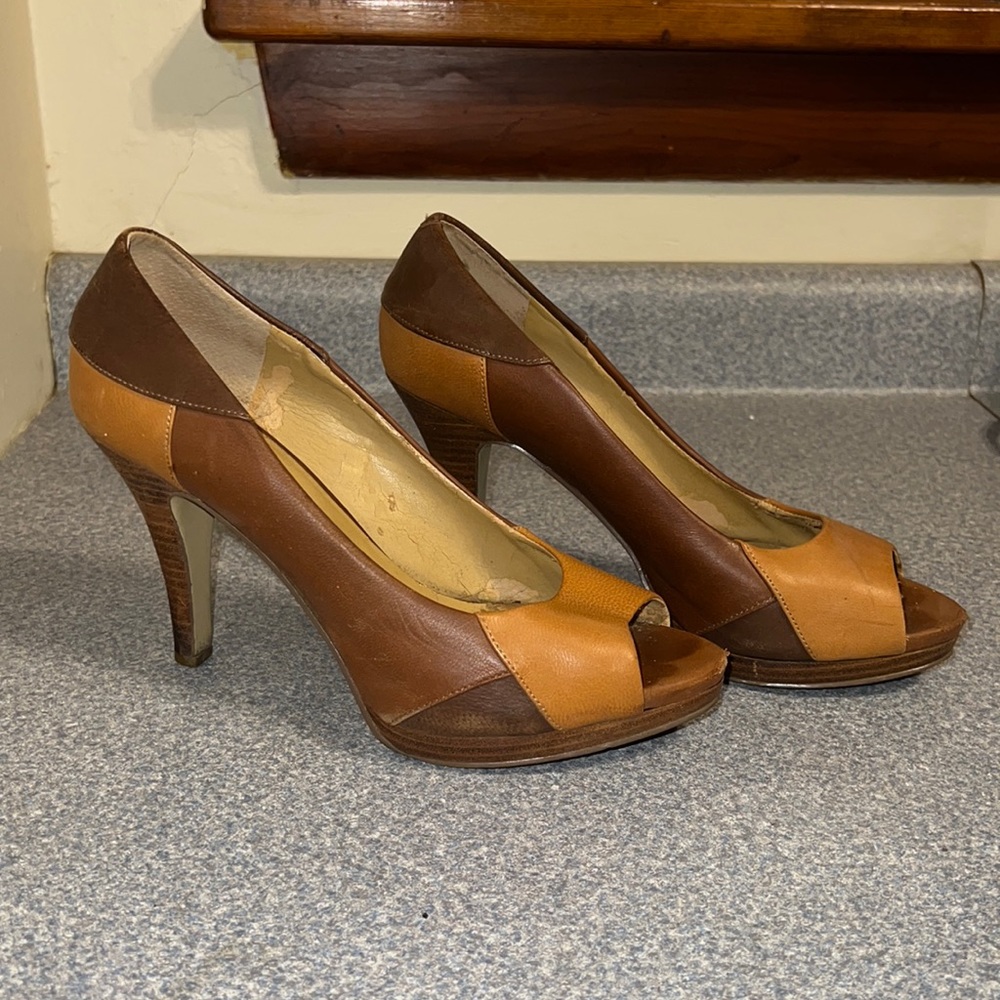 Nine West peep toed brown leather patchwork heels!